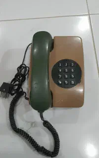 تلفن نوستالژی کاملا سالم