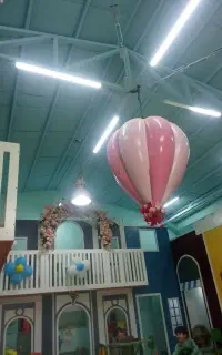 مربی اقا برای شهربازی بالونیها