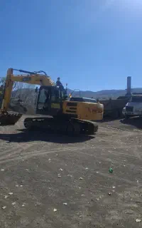 راننده بیل مکانیکی زنجیری