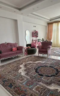 دو عدد فرش ماشینی ۱۲متری تمیز و سالم