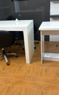 دوعدد میز ناخن و استند لاک درحد نو