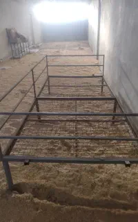 تخت فلزی