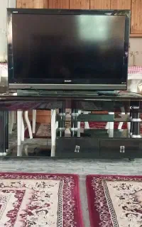 تلویزیون و میزتلویزیون