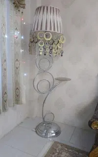 آباژور ایستاده