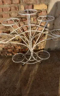 استندفلزی گلدان