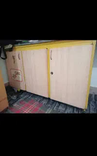 کمد فلزی تمیز و سالم