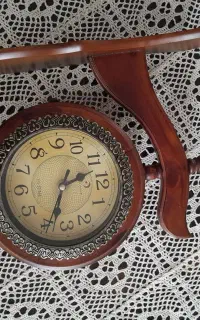 ساعت دیواری چوبی  دو طرفه