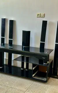 میز تلویزیون شیشه‌ای مشکی براق