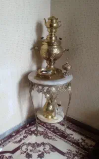 ست سماور زغالی برنز با میزش ویه ساعت دیواری