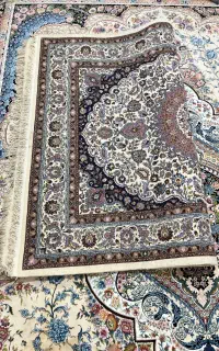 قالی دستبافت ابریشم دار