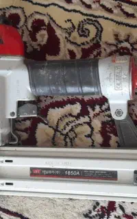 میخ کوب