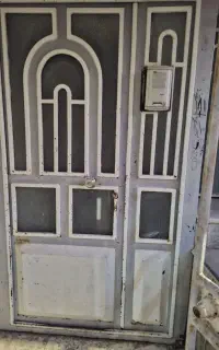 درب ورودی منزل جنوبی
