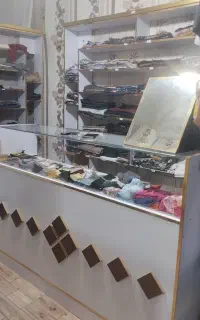 قفسه ویترین مغازه