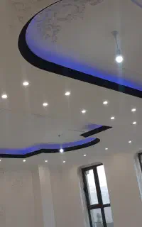 نقاش ساختمان متری ۱۳۰هزارونقاشی و کناف انجام میدیم