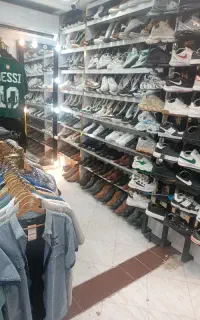 نیازمند فروشنده اقا