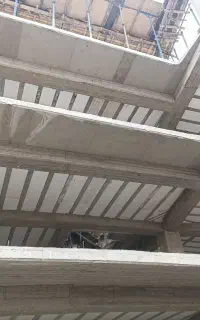 کارگر برای آلماتور بندی و قالب بند