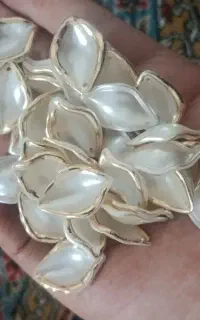 تعدادی وسایل گل کریستالی