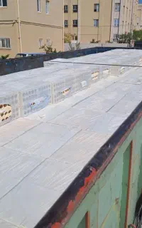 کارگرتخلیه.بارکامیون.تریلی،بارخالی.میکنیم