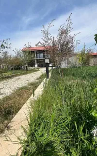 کارگر همراه با جای خواب