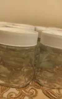 شیشه مربا و قوطی پلاستیکی