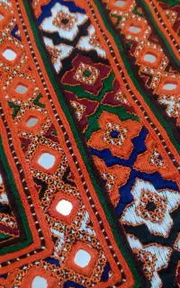 زی استین بانوی ایرانشهری