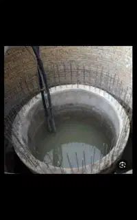 چاه کن . (مقنی )چاه کنی .تخریب ساختمان