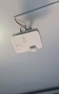 پروژکتور و پرده پروژکتور