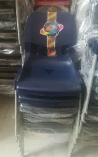 صندلی سالم ۸عدد مشکی و۸عدد نارنجی ودوعدد جلو میزی