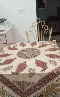 یک عدد میز به همراه چهار صندلی 5میلیون تومان