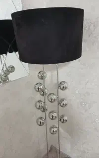 آباژور ایستاده