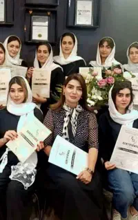 آموزش کاشت ناخن تضمینی فقط ((۲ میلیون و۶۰۰))