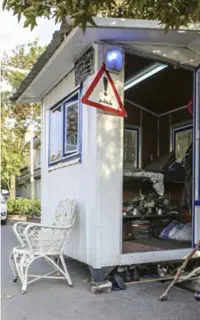 نیازمند به نگهبان کوچه