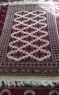 قالیچه دست بافت.