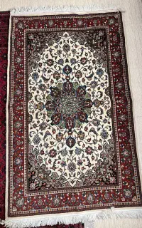 فرش دستبافت ساروق  گل ابریشم متراژ ۱۶۱×۱.۲ سانت