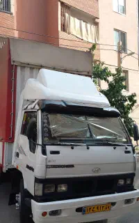 باربری .حمل بارنقل اثاثیه منزل .کارگر خالی