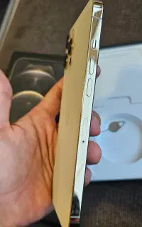 iPhone12promax 256 zaa gold
