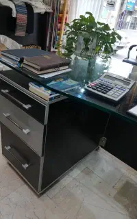 میز مدیریت شیشه ای به همراه صندلی یک عدد