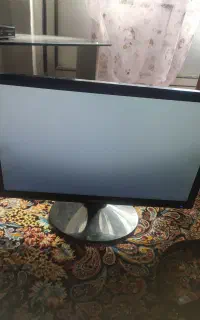 مانتیور ال ای دی ۱۹اینچ ضربه خورده