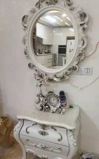 آیینه و کنسول