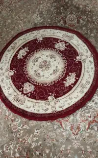 فرش لاکی گرد  یک در یک در حد نو کم استفاده شده