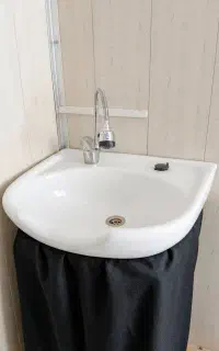 سرشور ایستاده