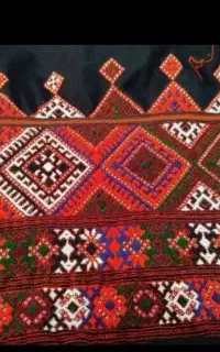 چرخ دست میدوزم با لباس تپه ای