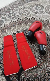 دستکش بوکس و محافظ ساق پا
