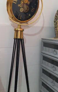 ساعت ایستاده