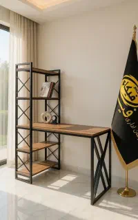 میز تحریر کنار قفسه دار