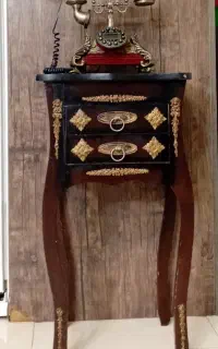 تلفن و میز تلفن