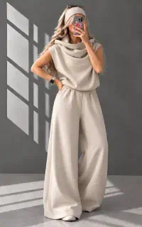 لباس و هودی