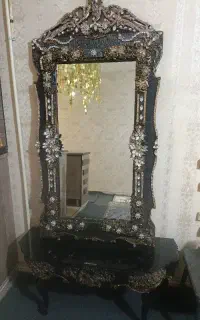 آیینه و میز درحد نو بدون خط خش
