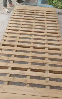 تخت چوبی
