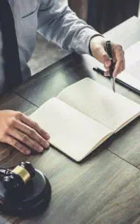 وکیل دادگستری